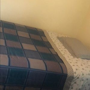 A Queen size duvet & two sheets & a pillow case